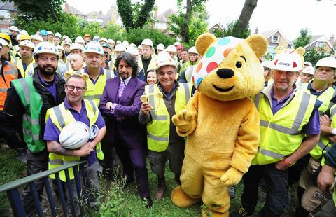 DIY SOS: Miljons mārciņu lielums BBC bērniem, kuriem tie nepieciešami - Laurence Llewelyn-Bowen, Pudsey Pudsey ar DIY SOS komandu, ieskaitot Nick Knowles