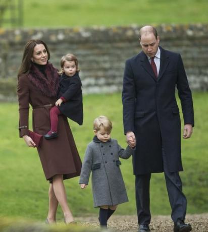 Princis Viljams, Keita Middletona, princis Džordžs un princese Šarlote Ziemassvētku dienā apmeklē baznīcu