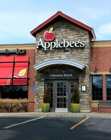 ieeja restorānā applebees ar logotipu virs durvīm, ziemeļu idaho fotogrāfija, ko veidojusi dona Melinda Crawfordeducation imagesuniversal images group via getty images