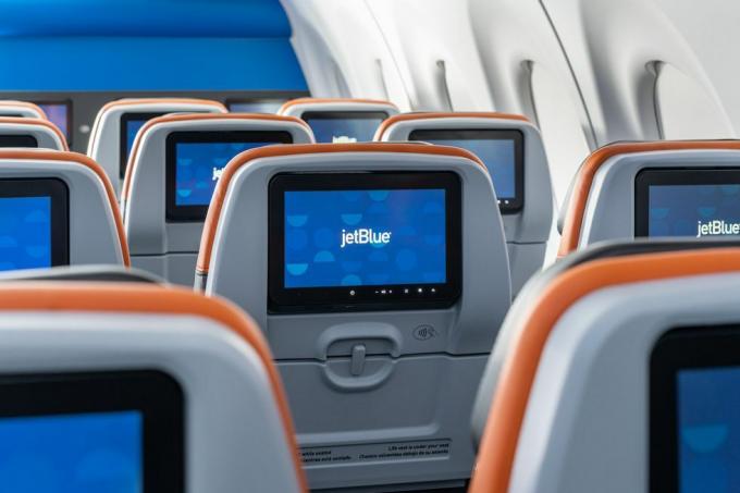 jetblue vēl vairāk vietas ekrānā