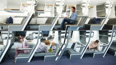 lidmašīnas sēdekļi, kas ļauj pasažieriem apgulties