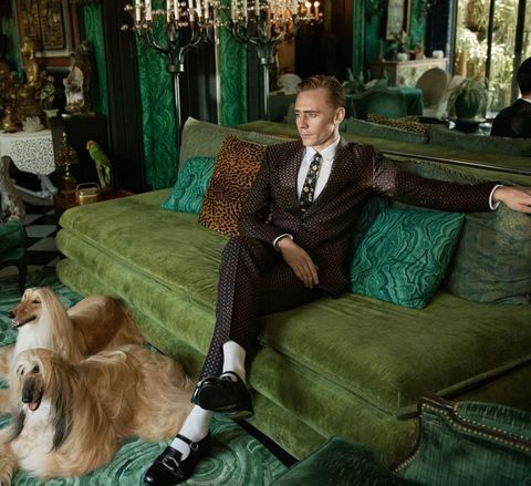 Toms Hiddlestons Gucci reklāmas kampaņā, kas tika nošauta Dawnridge