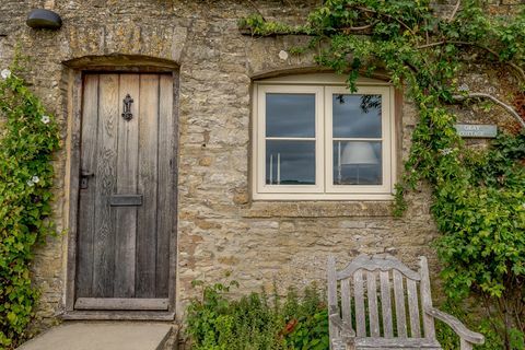 medus krāsas kotedža pārdošanā Cotswolds