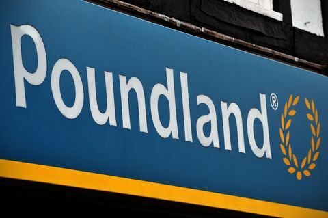 uz poundland veikala ārpuses Londonas dienvidos 2014. gada 19. februārī ir attēlota zīme Lielbritānijas ķēdes poundland, kas piedāvā dažādus produktus viens gbp 122 eiro, 18. februārī paziņoja par savu ipo Londonas tirgū mart afp foto carl court foto carl court afp foto carl courtafp via getty attēlus