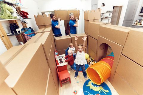 Pārvākšanās uzņēmums AnyVan.com atklāj kartona pilis, lai atvieglotu pārvietošanos gan bērniem, gan vecākiem