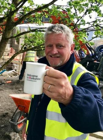 Marks Gregorijs tiek sveikts Jorkšīras dārza būvē, Chelsea Flower Show 2019