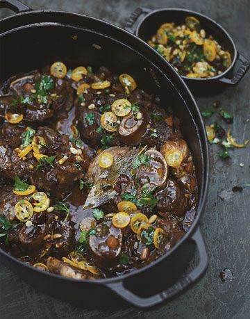 osso buco melnajā katlā