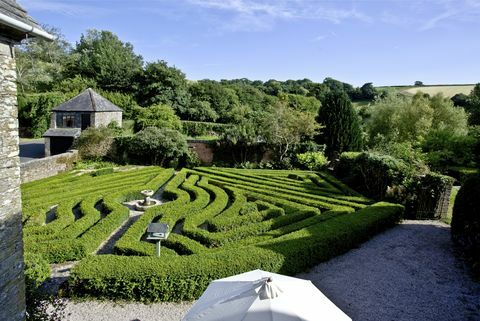 Ranscombe muiža, tiek pārdota astoņu guļamistabu muižas māja ar dārza labirintu Kingsbridge, Devon