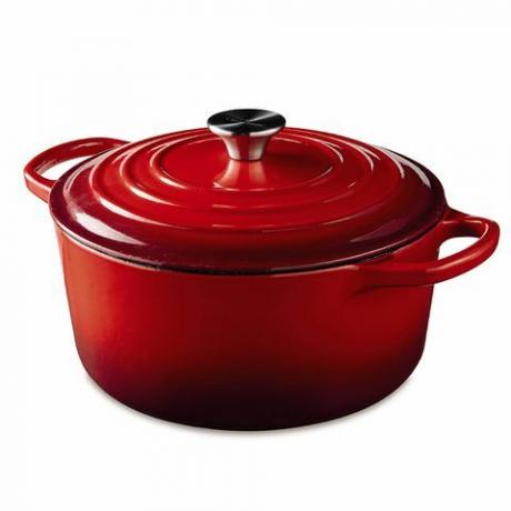 Le Creuset kastrolis ēdiens 