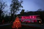 Piedzīvojiet vairāk nekā 7000 ķirbju Lielajā Džeka-O'-Lantern Blaze