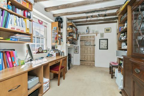 Piketu ferma - Picketts Lane - Salfords - Redhill - RH1 5RG - pētījums - Savills