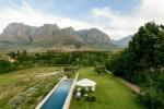 Šis Airbnb Dienvidāfrikā atrodas strādājošu ziedu fermā