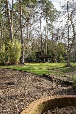 Lauku māja, kurā kādreiz dzīvo Fleetwood Mac, pārdod Hampšīrā