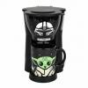 Jūs varat iegūt kafijas automātu “Zvaigžņu kari: Mandalorian”, komplektā ar mazuļu Yoda krūzi
