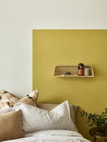 dulux dzeltenās zelta smiltis krāso guļamistabas telpu