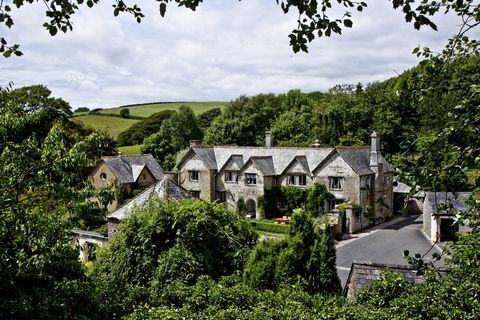 Ranscombe muiža, tiek pārdota astoņu guļamistabu muižas māja ar dārza labirintu Kingsbridge, Devon