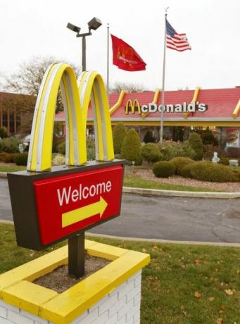 Mcdonalds ieejas fotogrāfija, ko izveidojis Tim boylegetty images