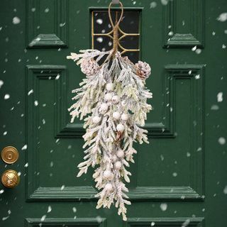 Priežu meža Ziemassvētku durvju rotājums vainagam