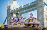 Karaliskās 90 gadu dzimšanas dienas svētku rotājumi izgatavoti no 2500 ziediem