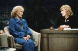 Skatieties Betiju Vaitu un Džoanu Riversu raidījumā “The Tonight Show” 1983. gadā