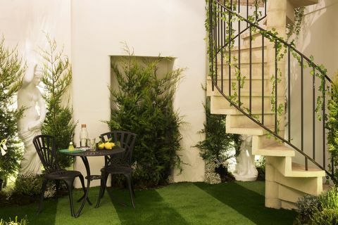Airbnb un Pantone ir sadarbojušies mājā “Outside In” Londonā.