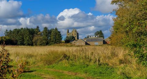 Knockhall Castle - Aberdeenshire - Skotija - no attāluma