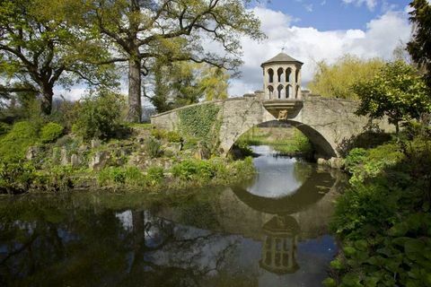 Dunsborough parks - Surrey - tilts - Savills