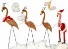 Ziemassvētku Flamingo zāliena rotājumi ir šeit, lai atdzīvinātu jūsu pagalmu