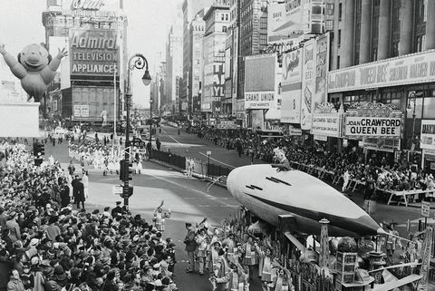 1955. gada pateicības dienas parāde, pūļi