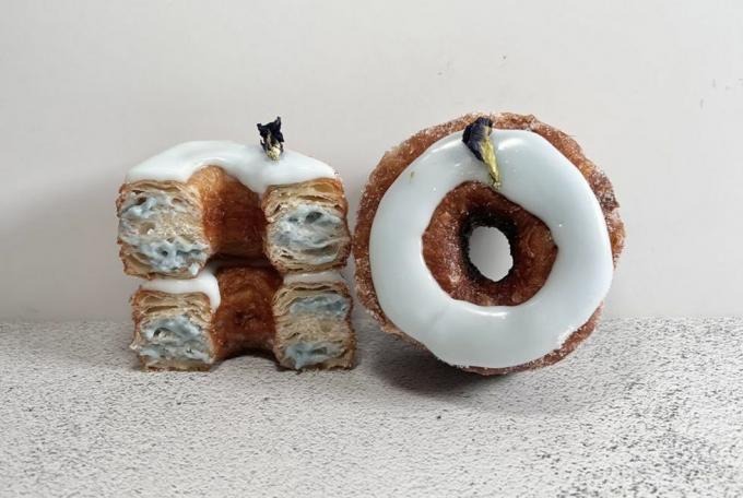 Dominique ansel vegan cronut, kas atspoguļo Sherwin Williams augšup, viņu 2024. gada krāsa