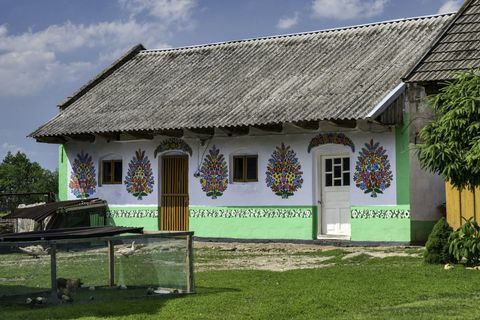 Tautas gleznas uz kotedžas Zalipe, Polijā
