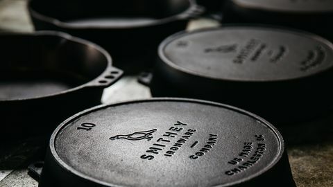 smithey ironware kastrolīšu logotipi