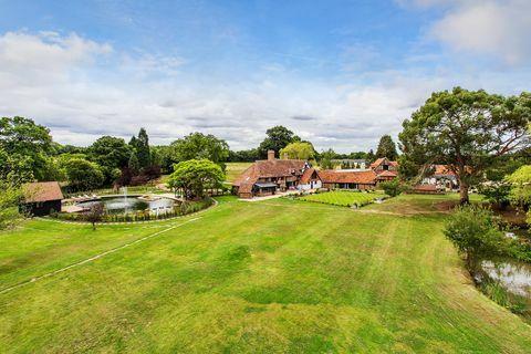 Pārdod briežu muižas lauku īpašumu netālu no Cranleigh Walliswood, dorking