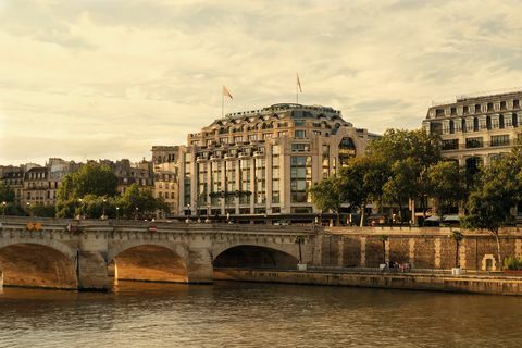 cheval blanc paris hotel, pont neuf seine river