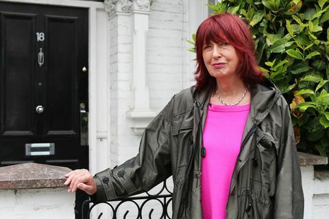 Janet Street-Porter ārpus viņas bērnības mājām Parsons Grīnā