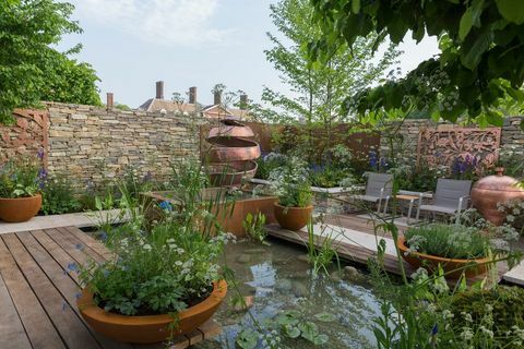 Klusais baseina Džīna dārzs, kuru projektējis Deivids Neale - telpa, kur augt - Chelsea Flower Show 2018