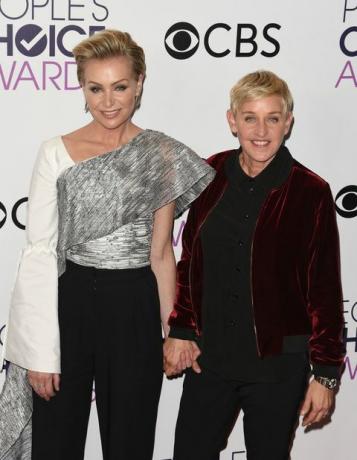 Ellen DeGeneres, Portia de Rossi pozē People's Choice Awards 2017 balvā