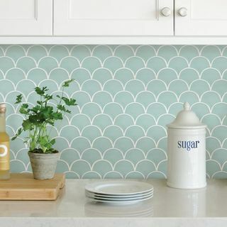 Wallpops Mint Shell Peel and Stick Backsplash Flīze 