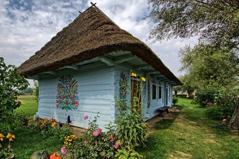 Gleznota māja Zaļipē, ciematā, kas slavena ar savām krāsotajām mājiņām