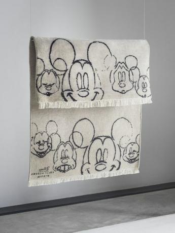 Kelly Hoppen piedāvā Mickey Mouse paklāju klāstu