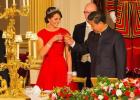 Keita Middletona valkā princeses Diānas iecienīto tiāru diplomātiskajā pieņemšanā