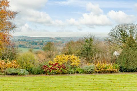 Pārdod savrupmāju ar 6 guļamistabām Chepstow, Monmouthshire ar labirintu